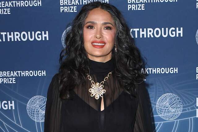 Salma’s decision to embrace her gray hair is more than just a personal transformation—it’s a statement about beauty, aging, and confidence.