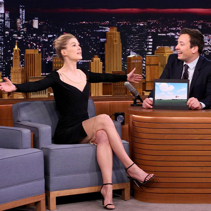 Rosamund Pike’s Dress Split Live on Jimmy Fallon’s Show