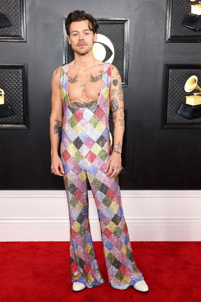 Red Carpet Chaos: 30 Iconic Grammy Outfits That Defied Logic and Broke the Internet